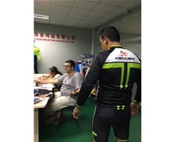 國(guó)外騎行服選材